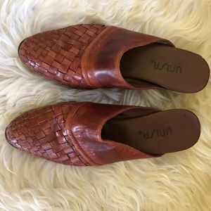 ❤️SOLD ❤️ Vintage UNISA Woven Leather Mules - 7.5*